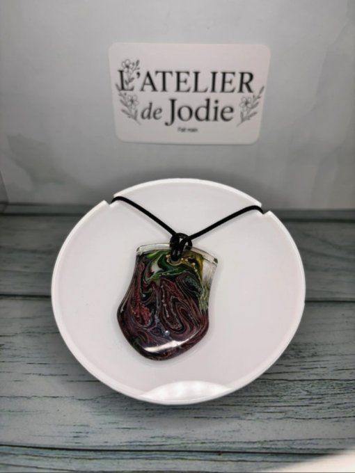 Collier bouclier « Galaxie » Fait Main en Résine Époxy
